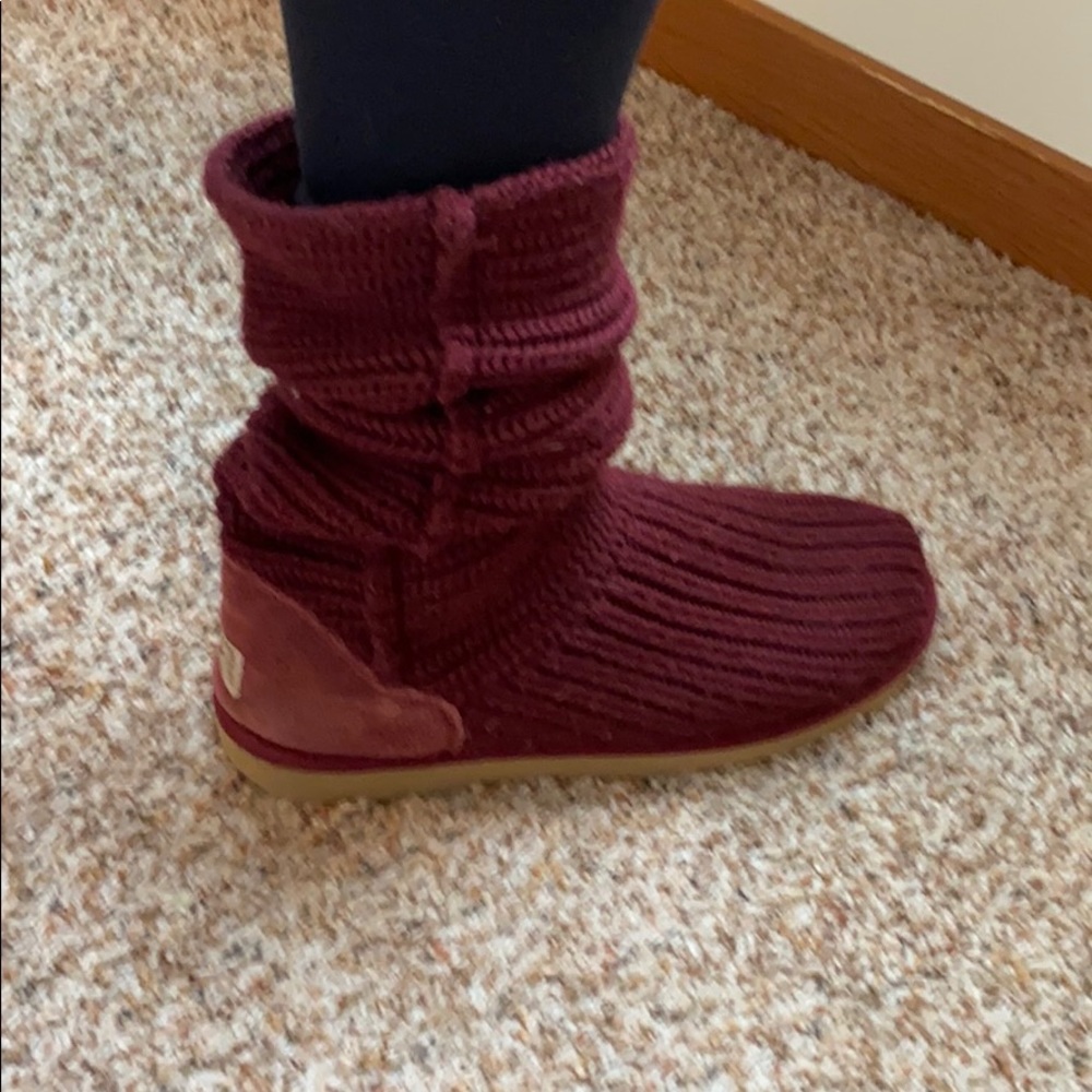 Barely worn Size 9 Maroon Uggs